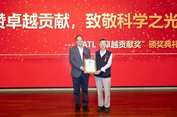 股票配资流程 85岁院士获颁宁德时代“卓越贡献奖” 致敬中国锂电池领域奠基人